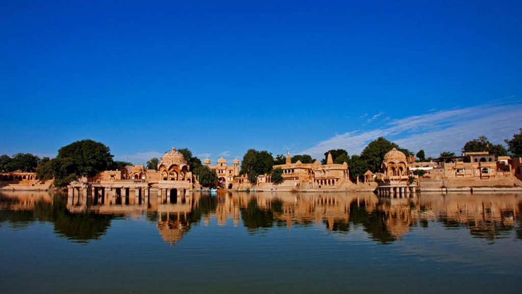 lake in jaisalmer | taxi services in udaipur